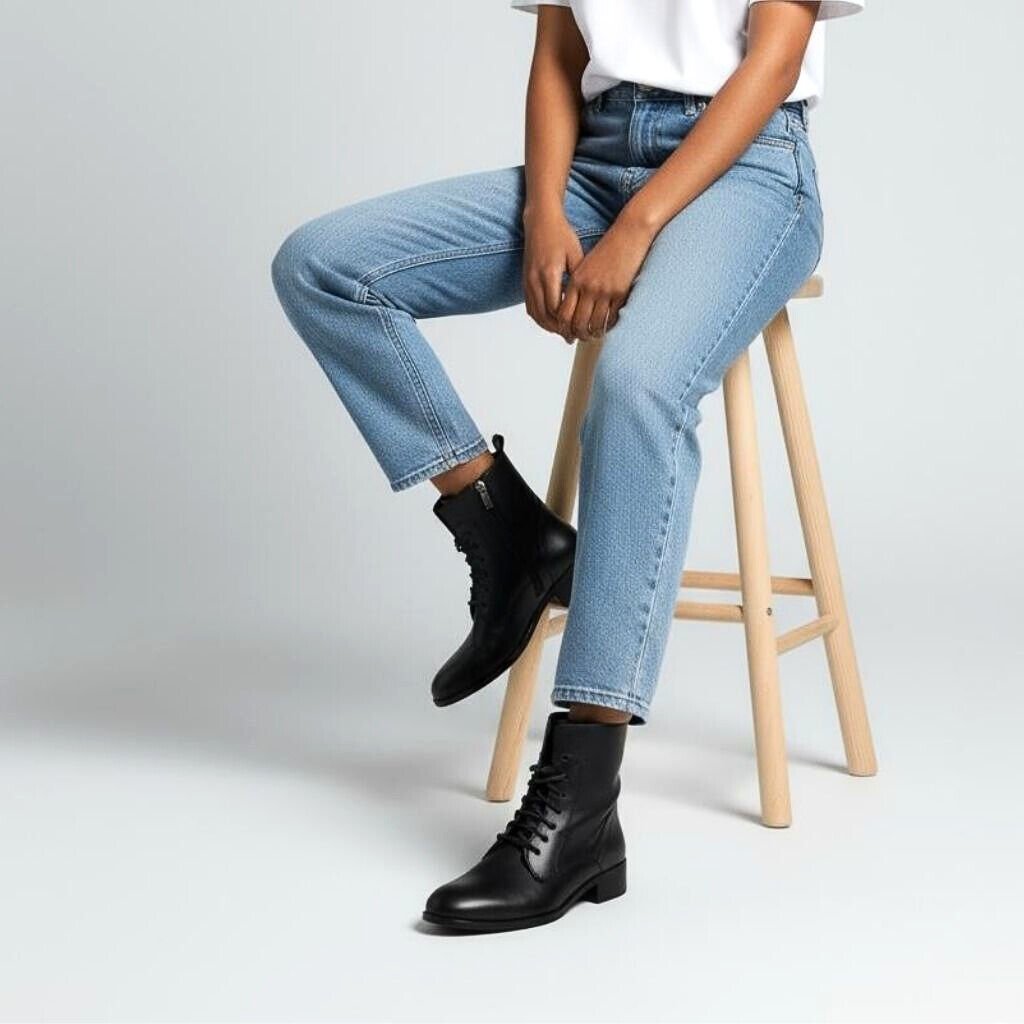 Siyah Deri Bağcıklı İçten Fermuarlı Kadın Topuklu Bot