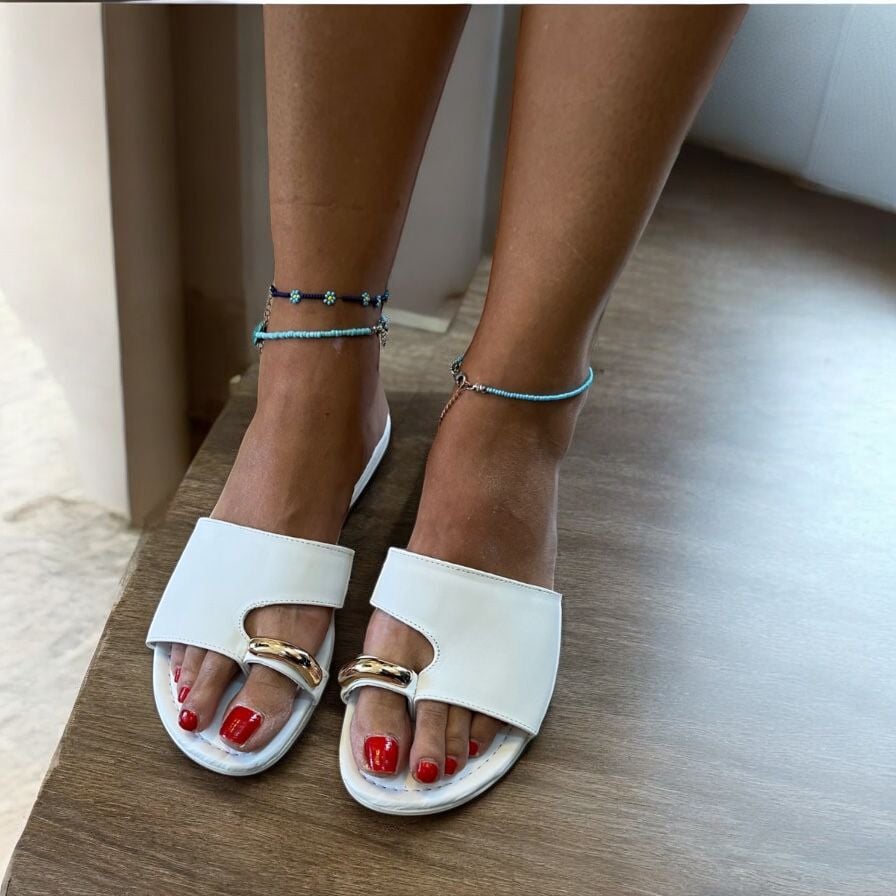 Beyaz Deri Tokalı Parmak Arası Kadın Şık ve Rahat Terlik