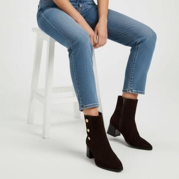 Kahve Süet Hakiki Deri Gold Düğme Detaylı Kadın Sivri Burunlu Bot