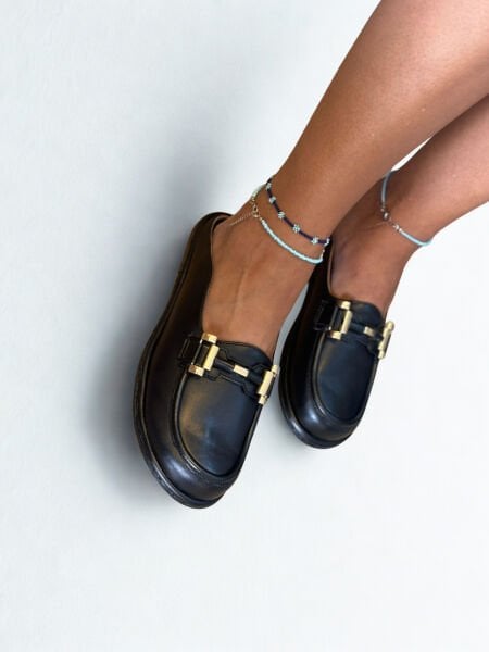 Siyah Hakiki Deri Gold Aksesuarlı Kadın Sabo Terlik