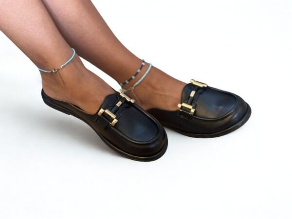 Siyah Hakiki Deri Gold Aksesuarlı Kadın Sabo Terlik