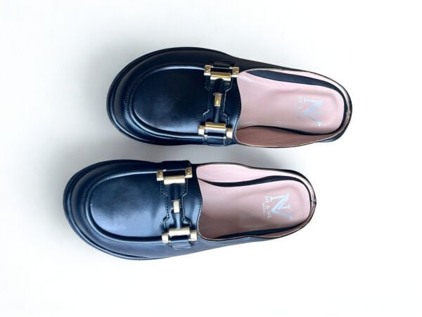 Siyah Hakiki Deri Gold Aksesuarlı Kadın Sabo Terlik