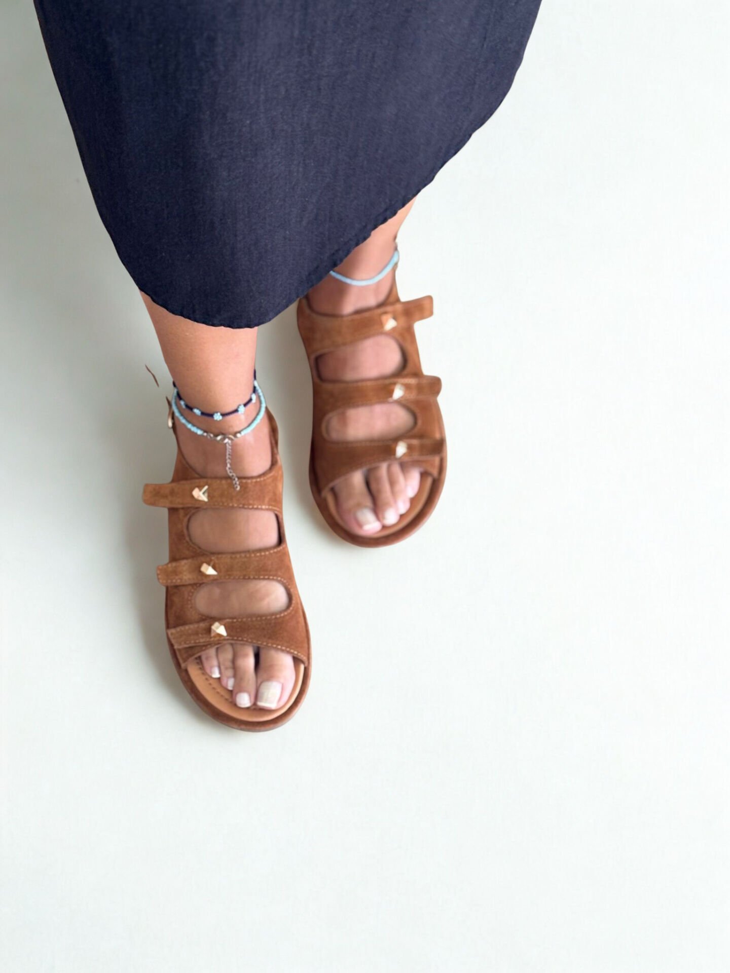 Taba Süet Hakiki Deri Gold Aksesuarlı Kadın Günlük Sandalet