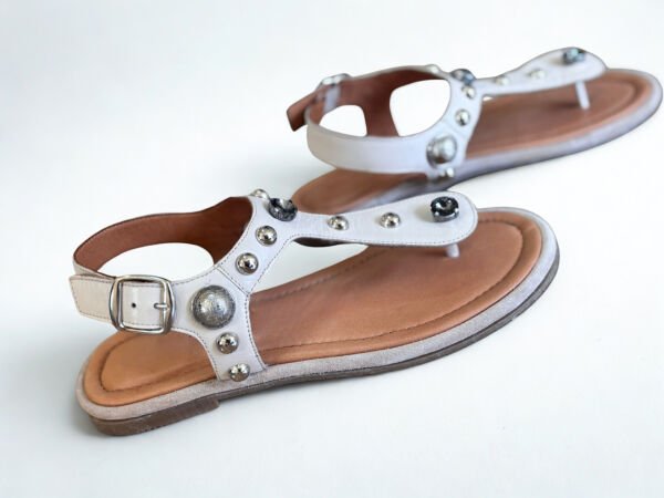 Bej Hakiki Deri Kadın Parmak Arası Taşlı Sandalet