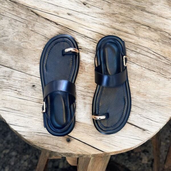 Siyah Hakiki Deri Parmak Arası Kadın Günlük Sandalet