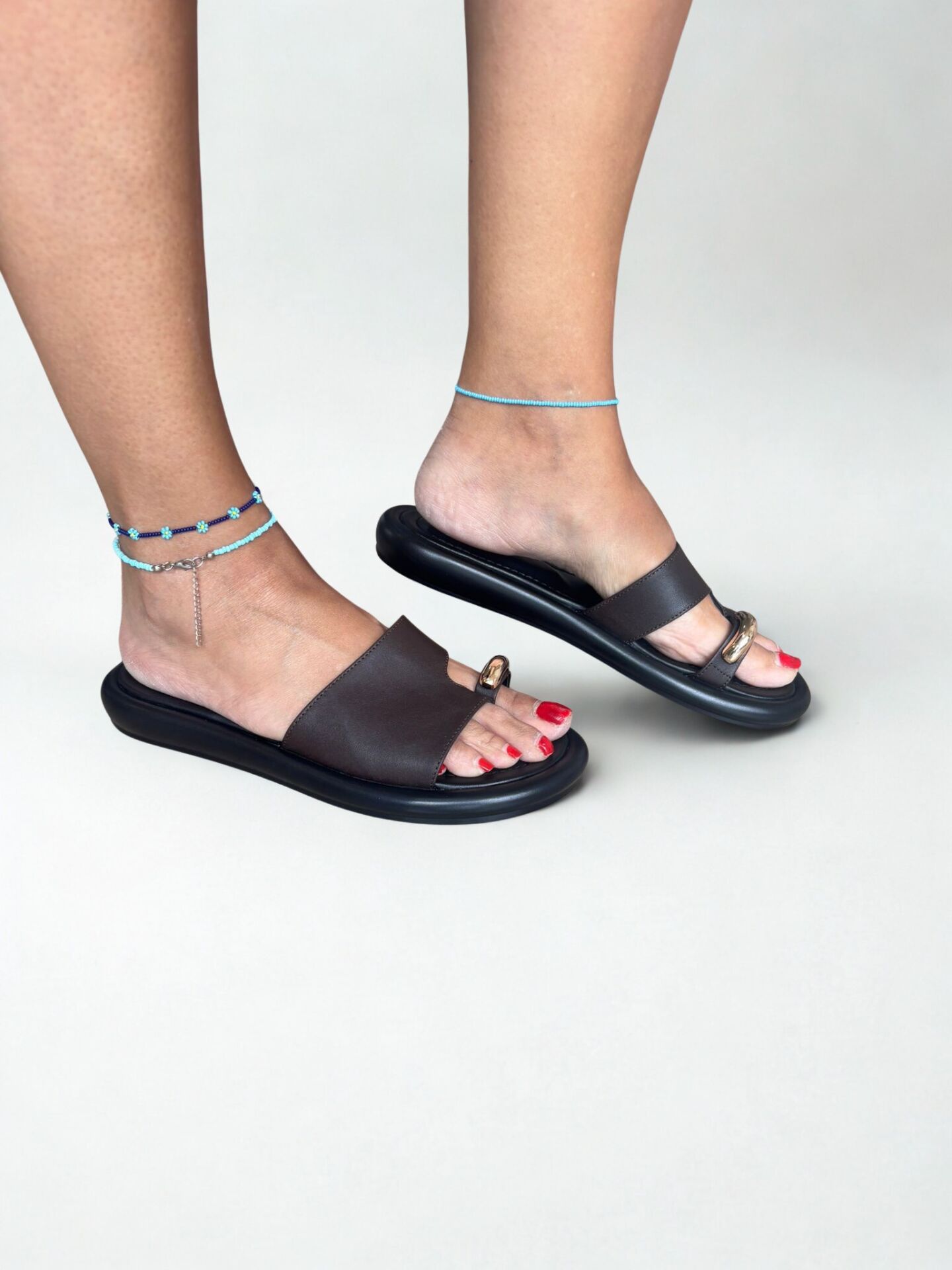 Kahve Hakiki Deri Kalın Tabanlı Parmak Arası Kadın Terlik