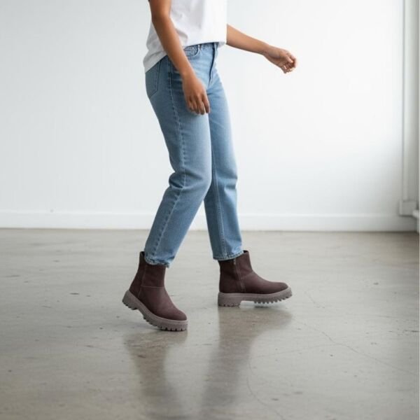 Kahve Süet Hakiki Deri Kalın Tabanlı İçten Fermuarlı Kadın Bot