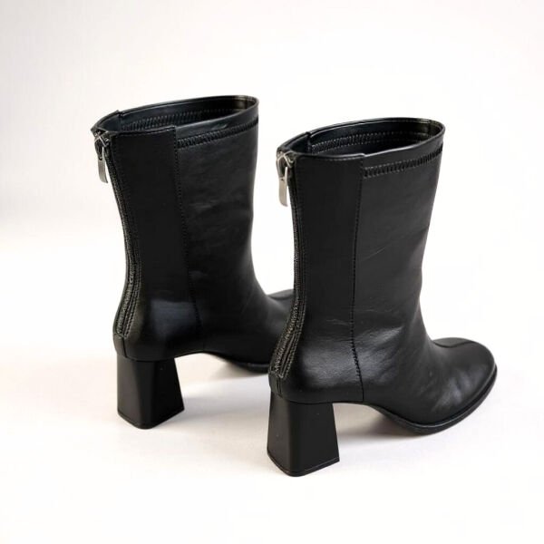 Siyah Deri Kalın Topuklu Arkada Fermuarlı Kadın Bot