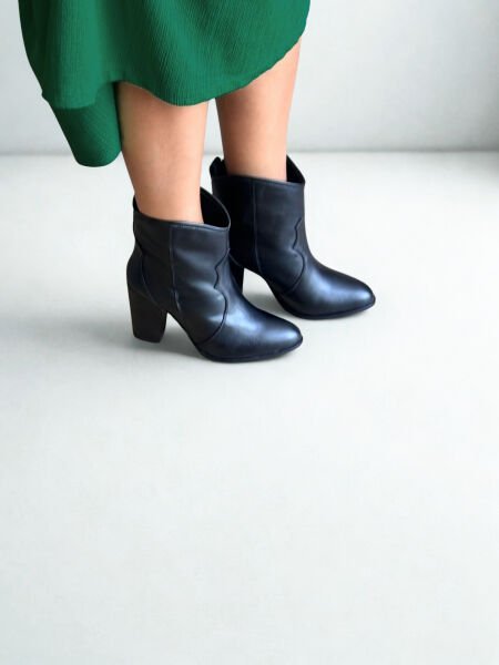 Siyah Deri Kalın Topuklu Kadın Western Bot