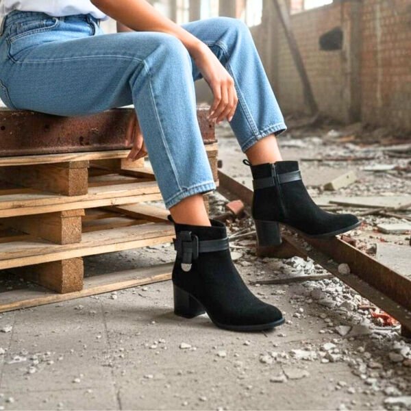 Siyah Süet Hakiki Deri Tokalı Kalın Topuklu Kadın Günlük Bot