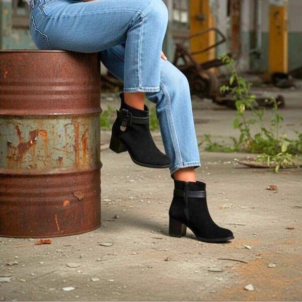 Siyah Süet Hakiki Deri Tokalı Kalın Topuklu Kadın Günlük Bot